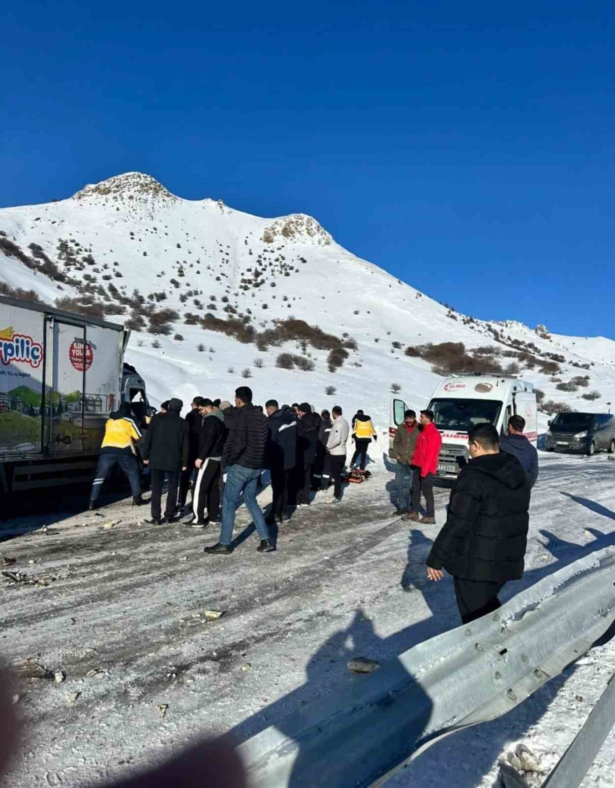Tutak’ta trafik kazası çok sayıda yaralı var
