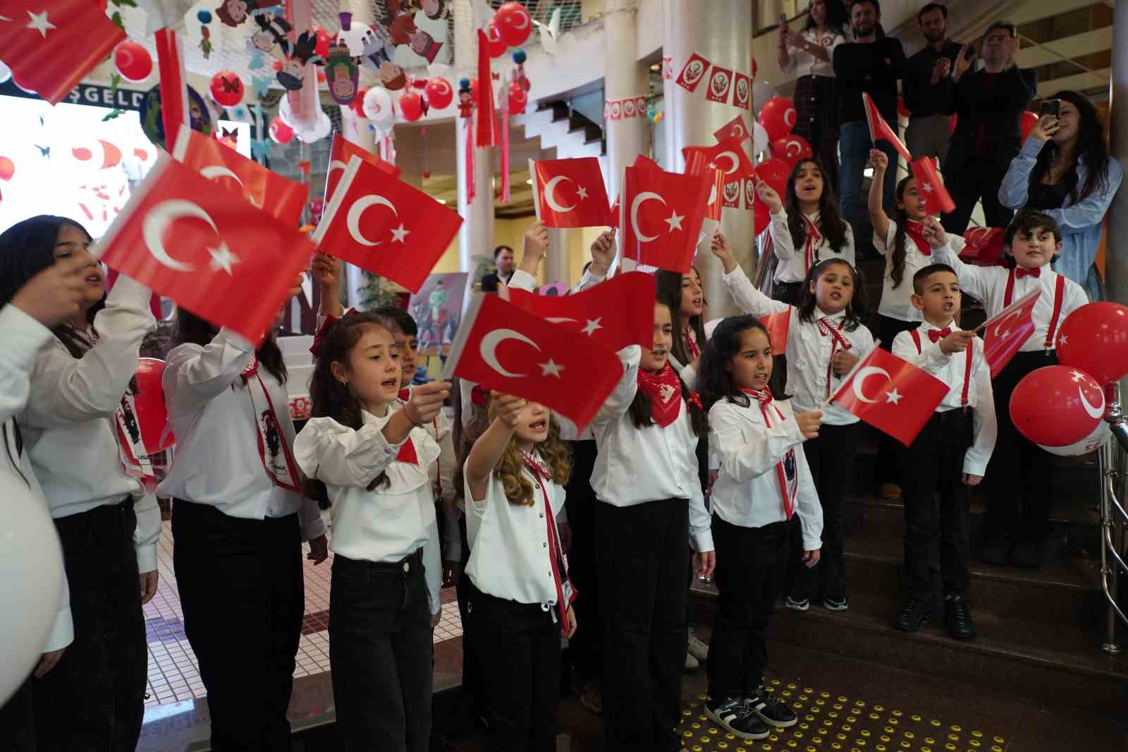 Tuzla Belediye Binasında 23 Nisan coşkusu
