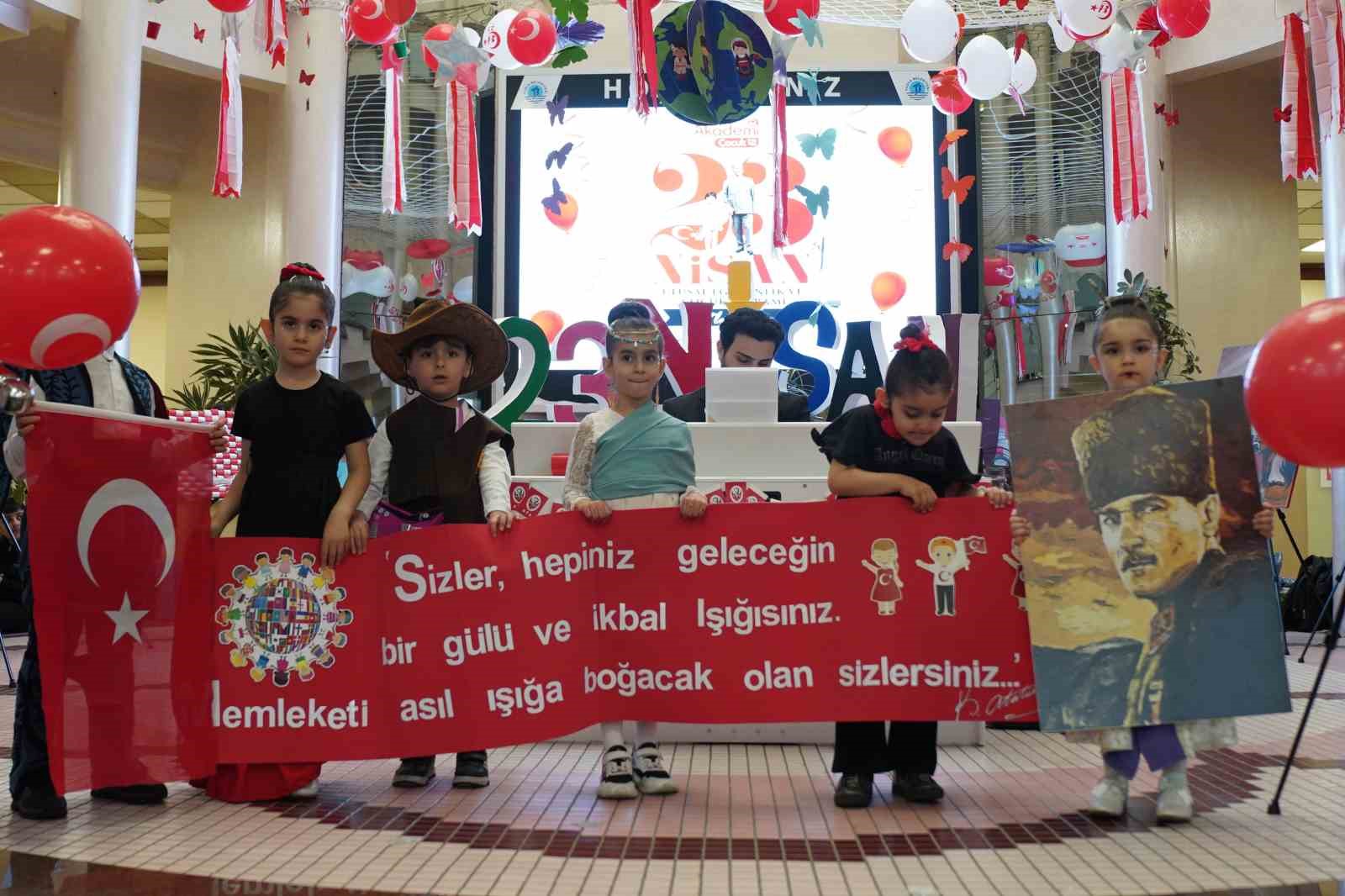 Tuzla Belediye Binasında 23 Nisan coşkusu
