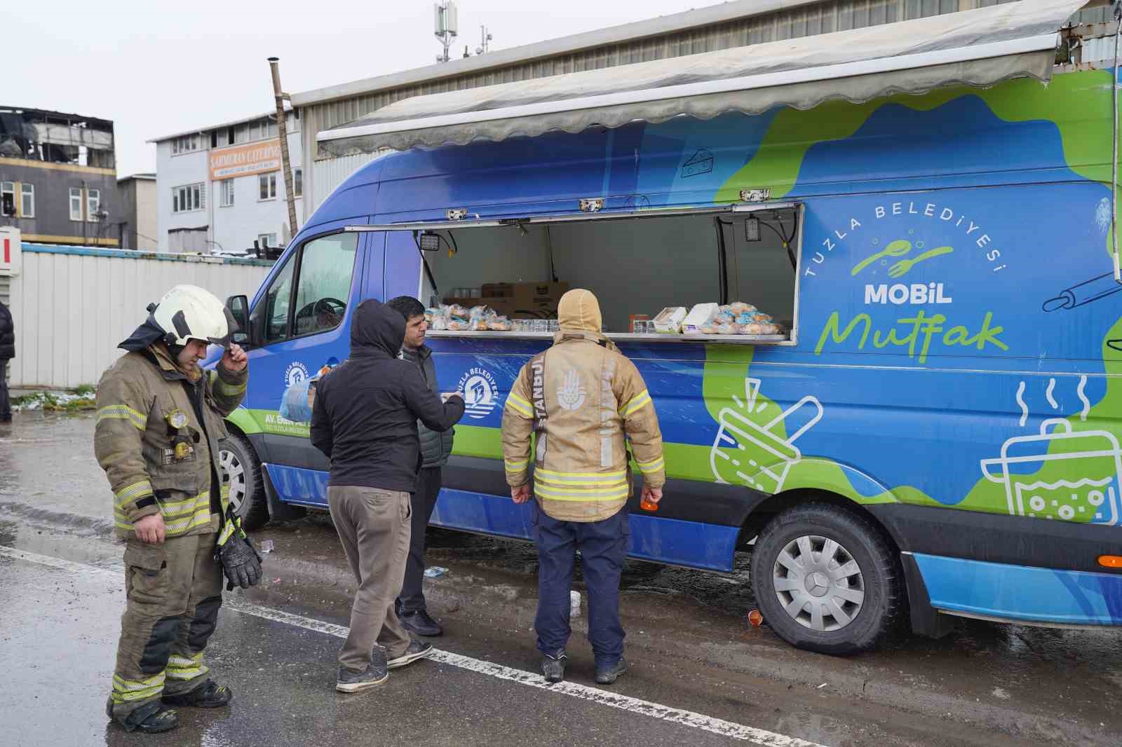 Tuzla Belediyesi’nden yangından etkilenen vatandaşlara destek
