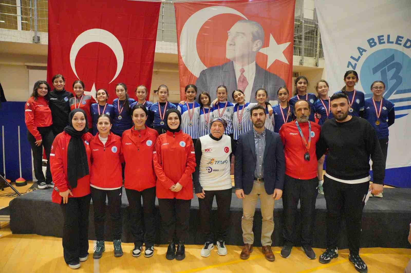 Tuzla’da ara tatil spor şenliği coşkuyla gerçekleşti, kazanan dostluk oldu
