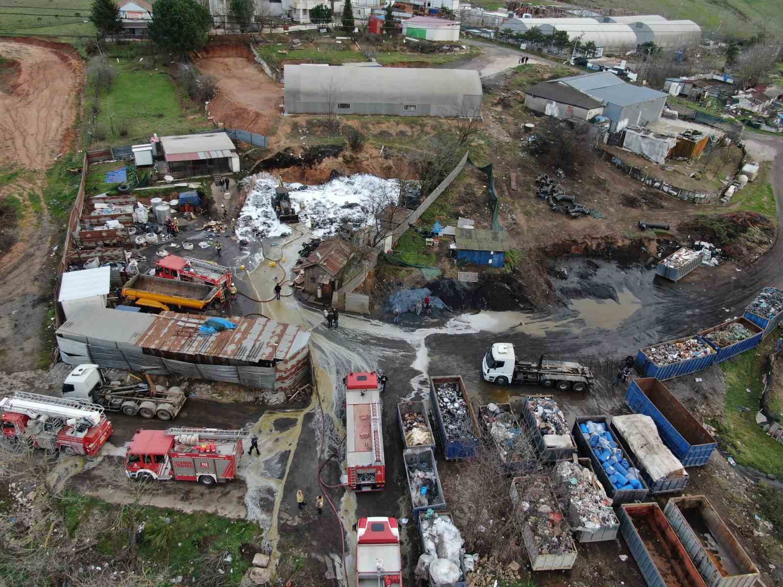 Tuzla’da geri dönüşüm deposunda yangın
