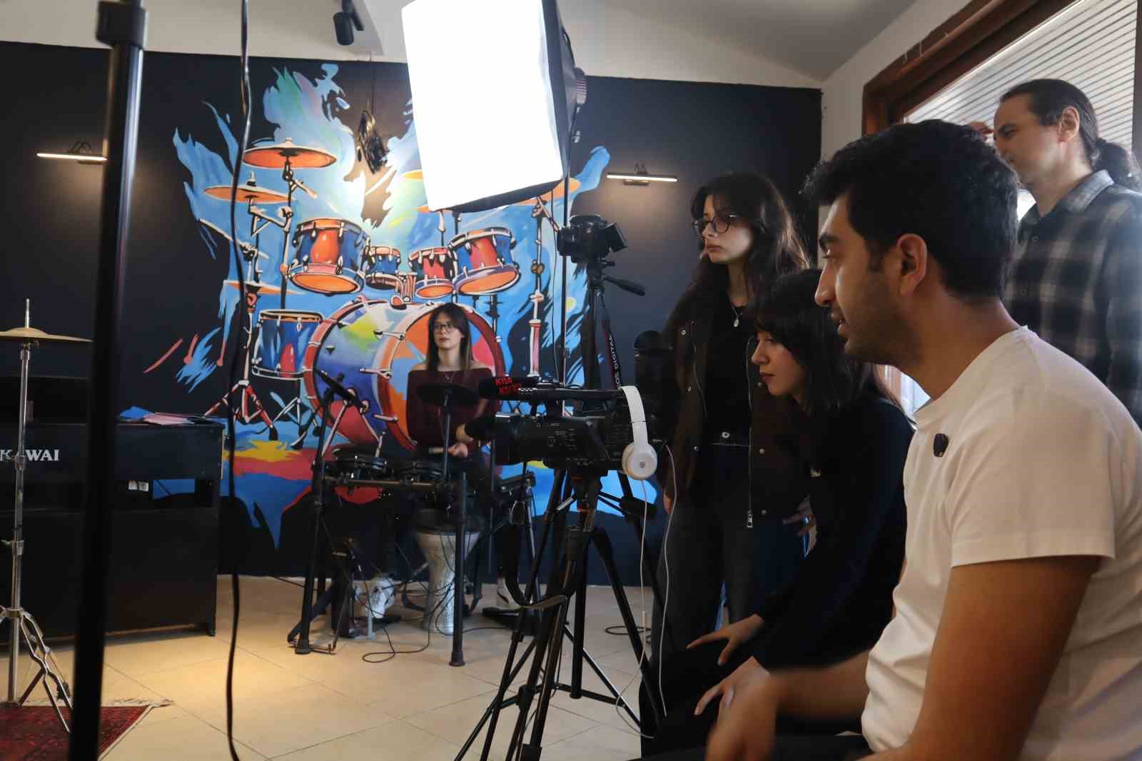 Tuzla’da Mercan Sanat Merkezi açıldı
