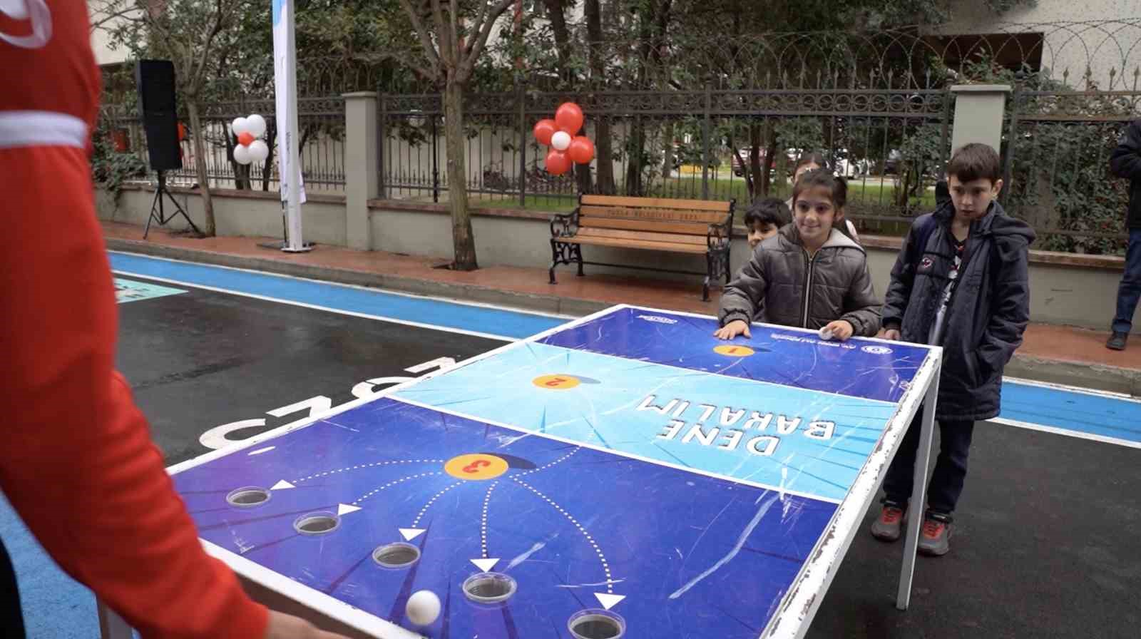 Tuzla’da yeni açılan "Oyun Parkı Sokağı" yarıyıl şenliğinde çocukları buluşturdu
