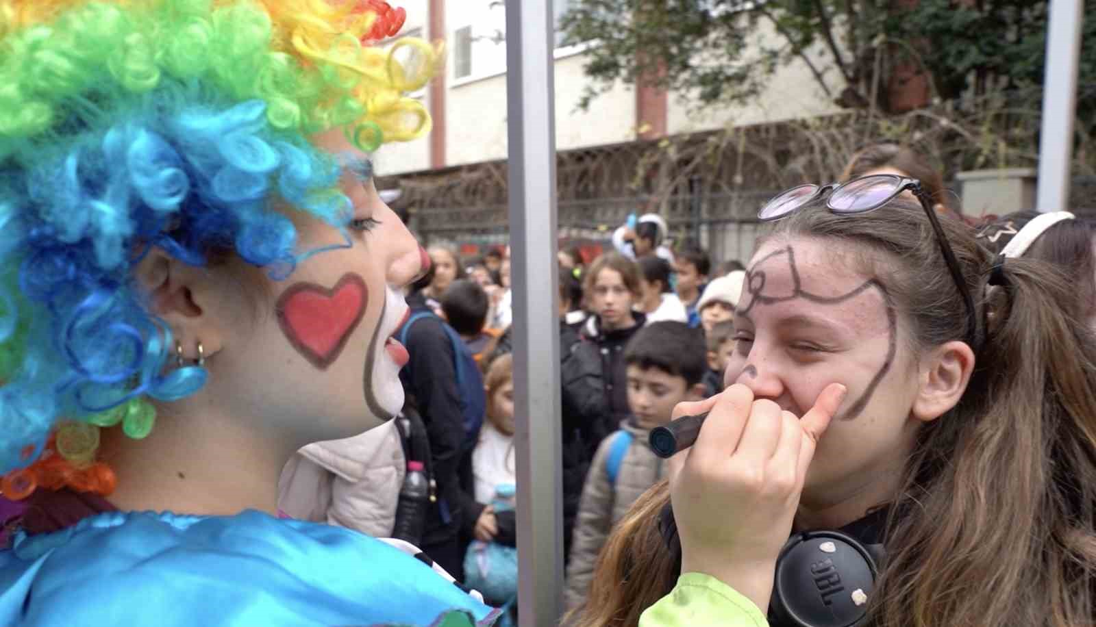 Tuzla’da yeni açılan "Oyun Parkı Sokağı" yarıyıl şenliğinde çocukları buluşturdu
