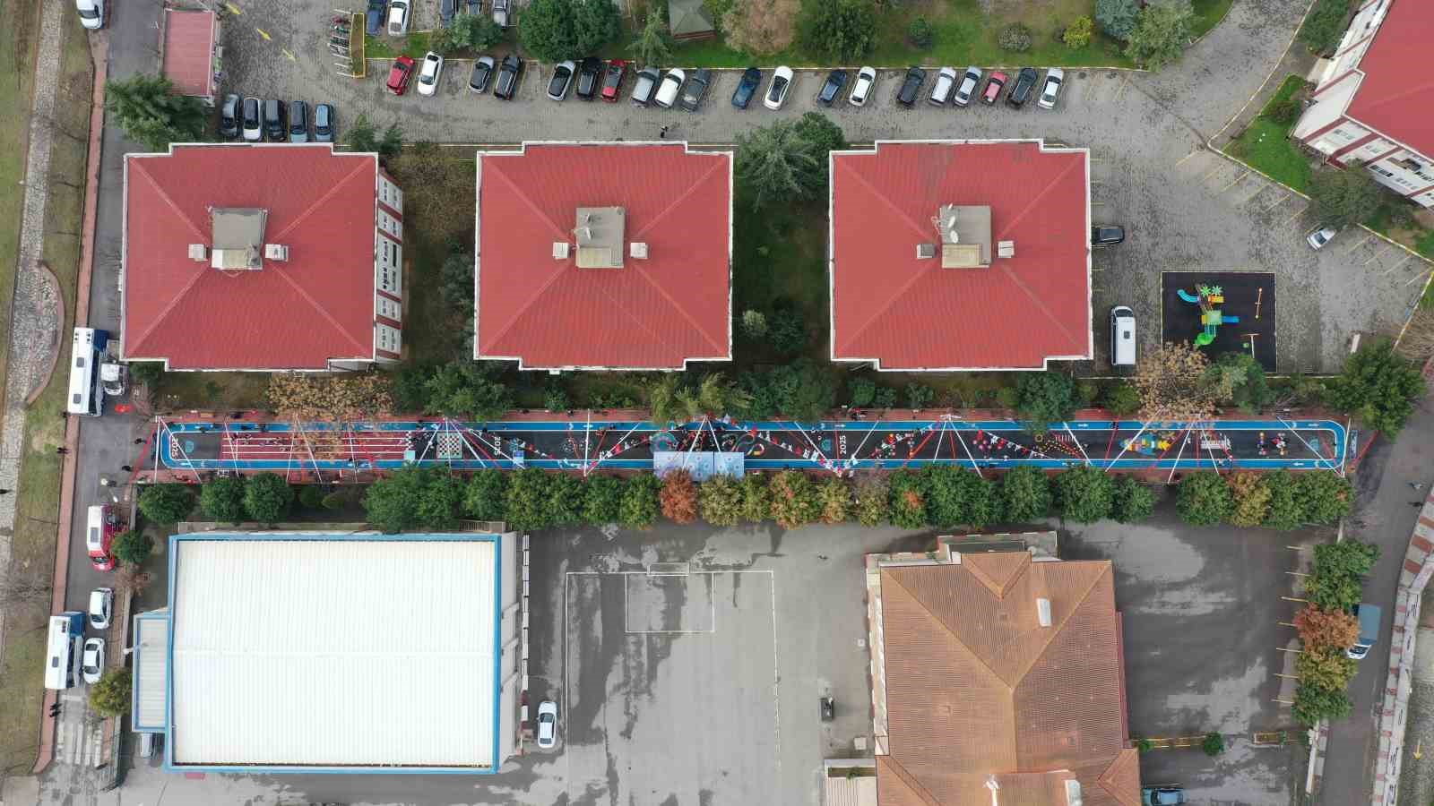 Tuzla’da yeni açılan "Oyun Parkı Sokağı" yarıyıl şenliğinde çocukları buluşturdu
