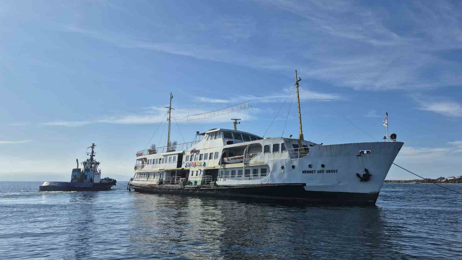 Tuzla’daki Mehmet Akif Ersoy vapuru yeniden İstanbul’a hizmet edecek
