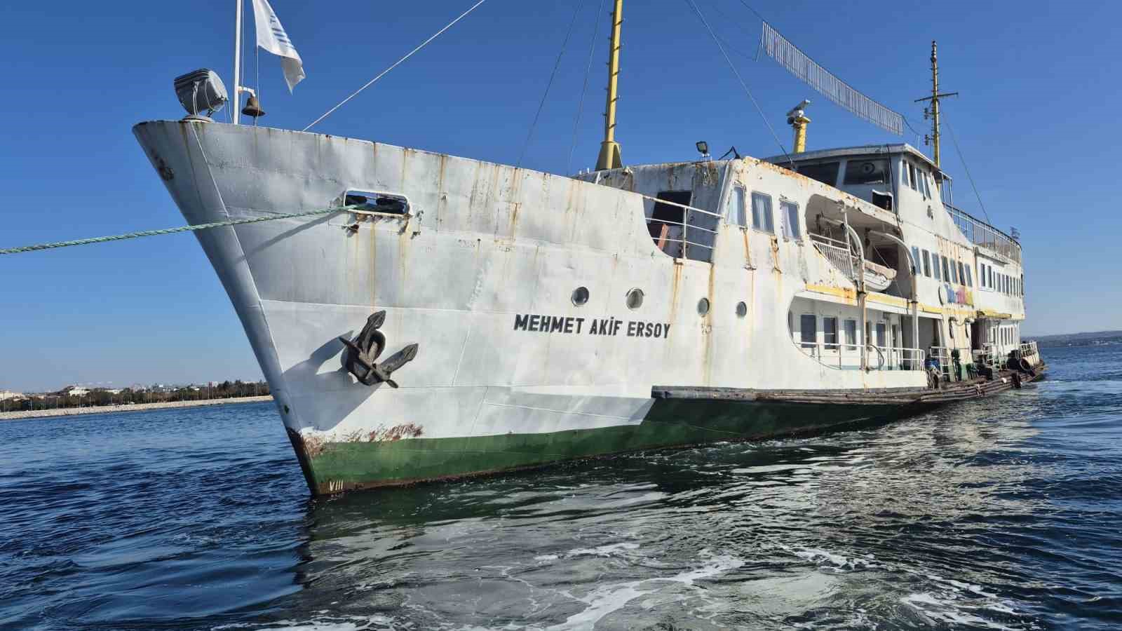 Tuzla’daki Mehmet Akif Ersoy vapuru yeniden İstanbul’a hizmet edecek
