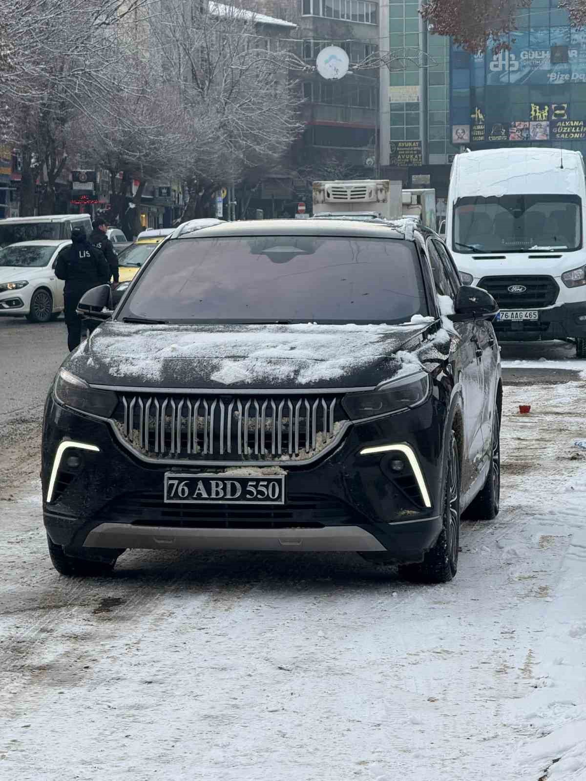 Tuzluca Belediye Başkanı’nın ABD plakalı aracı Iğdır’da tartışmaya neden oldu
