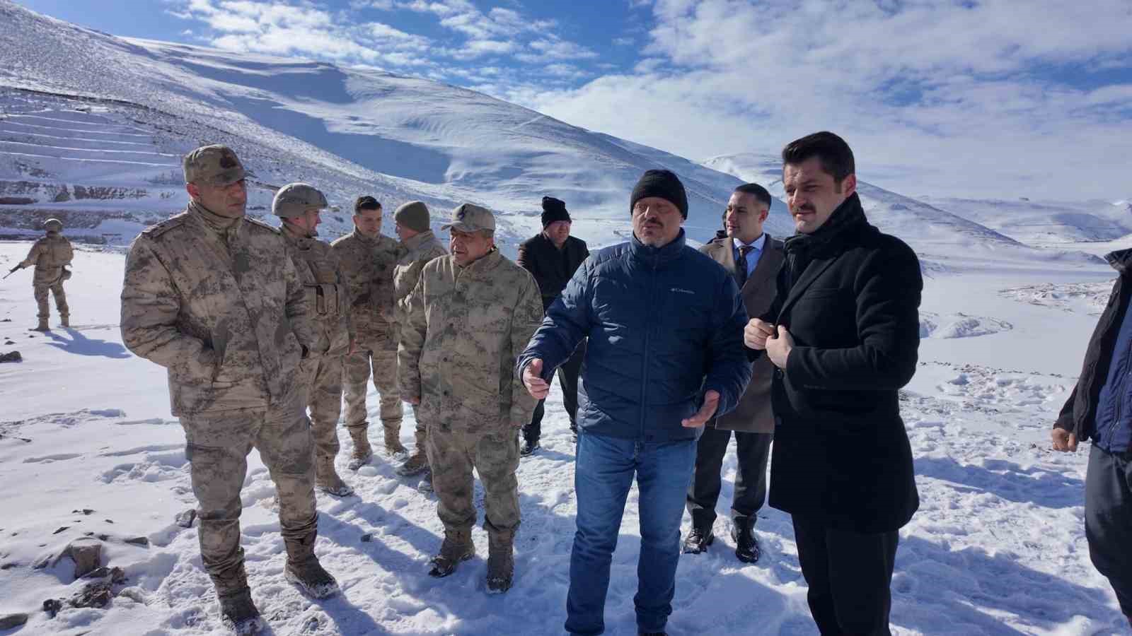 Tuzluca Kaymakamı Yılmaz, Ünlendi Barajı inşaatına incelemelerde bulundu
