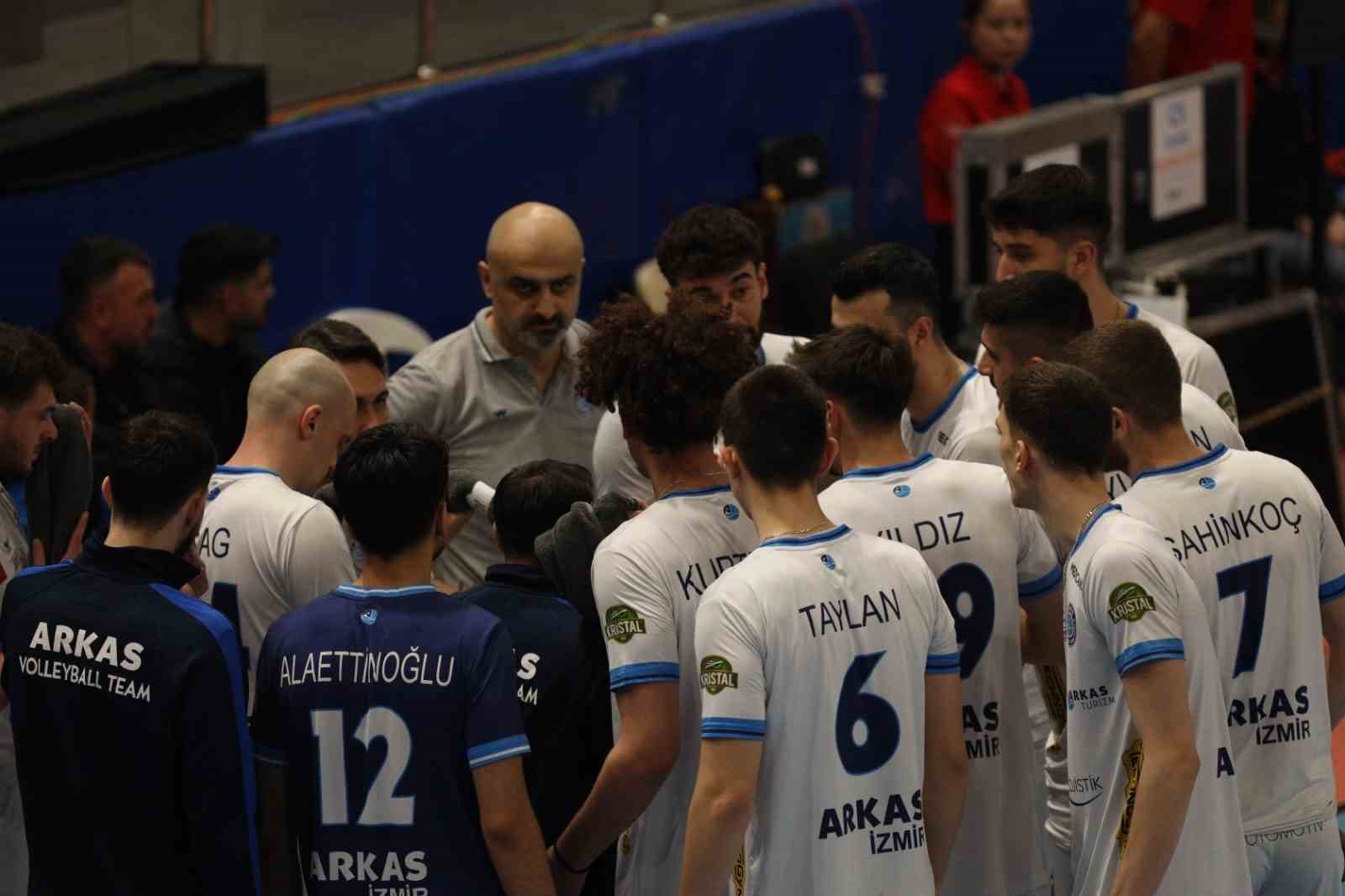 TVF Erkekler Voleybol 1. Ligi Yarı Finali: Kocaeli Büyükşehir Belediye Kağıtspor: 4 - Arkasspor: 1
