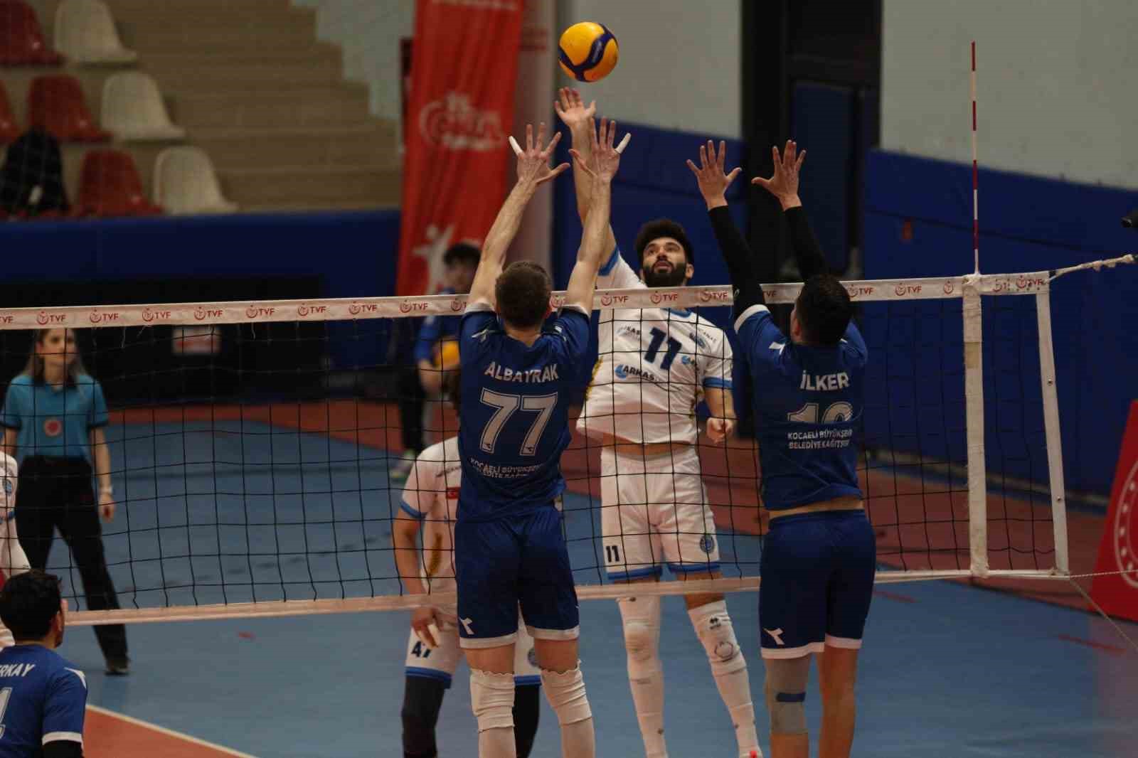TVF Erkekler Voleybol 1. Ligi Yarı Finali: Kocaeli Büyükşehir Belediye Kağıtspor: 4 - Arkasspor: 1
