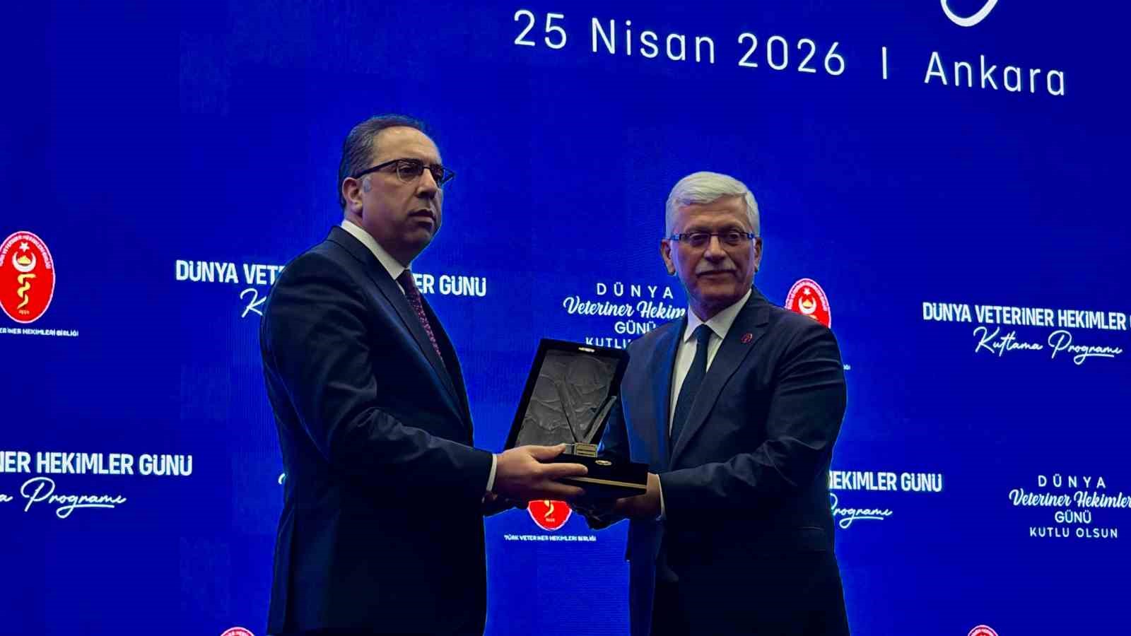 TVHB Başkanı Eroğlu: "Sağlıklı toplum hedefini gerçekleştirmek için mutlaka veteriner hekimlik hizmetlerine ihtiyaç var"
