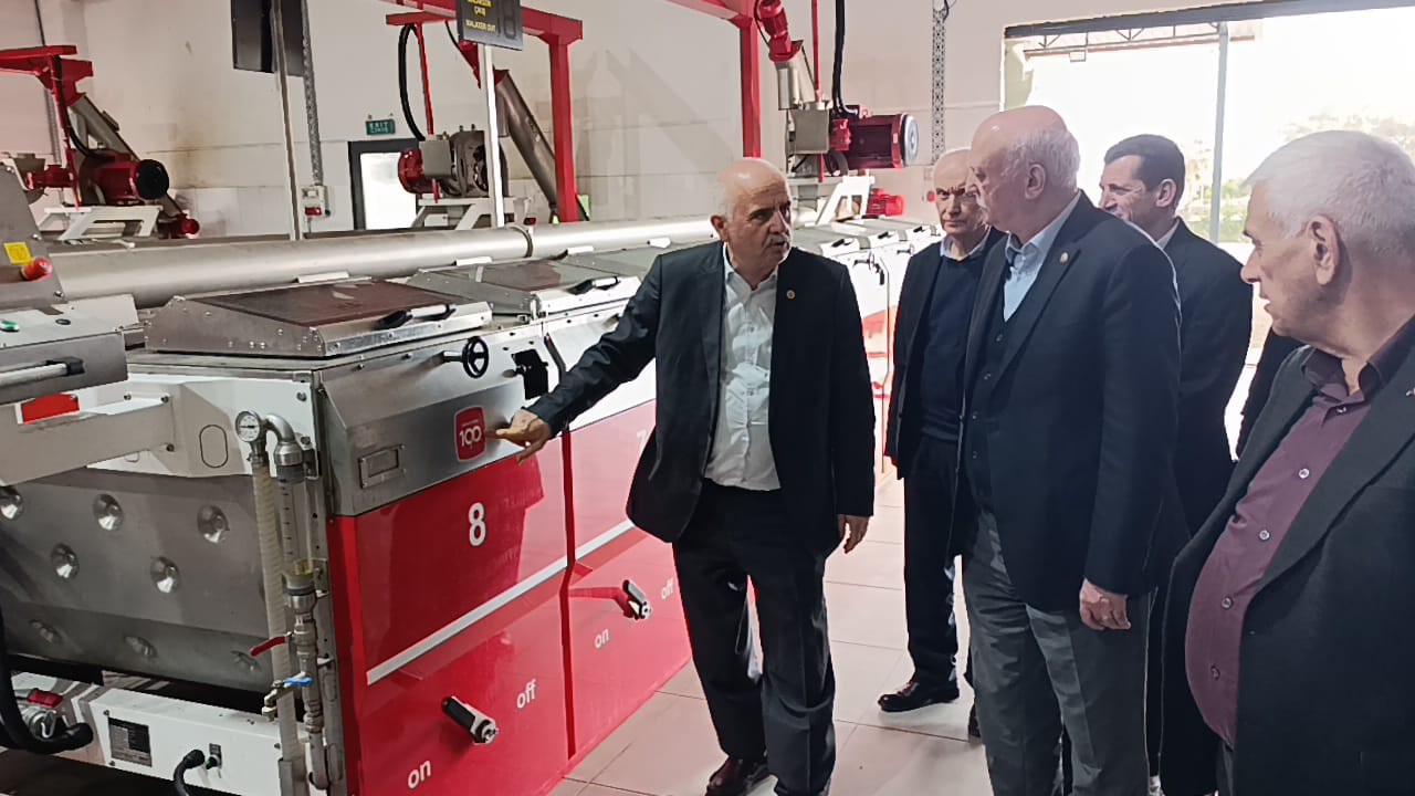 TZOB Genel Başkanı Bayraktar: "Doğal afetler tarım sektörünü her geçen yıl daha fazla etkilemektedir"
TZOB Genel Başkanı Bayraktar: "Doğal afetler tarım sektörünü her geçen yıl daha fazla etkilemektedir"