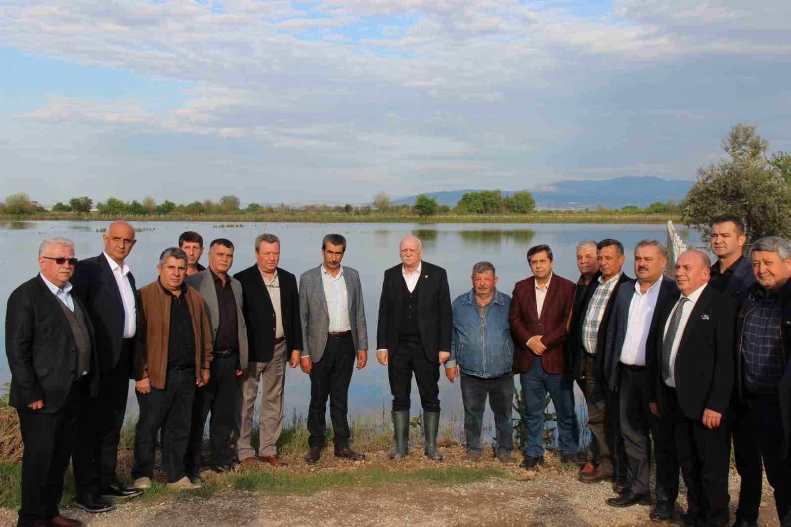 TZOB Genel Başkanı Bayraktar, Manisa’da su altında kalan tarım arazilerini inceledi, destek çağrısı yaptı
TZOB Genel Başkanı Bayraktar, Manisa’da su altında kalan tarım arazilerini inceledi, destek çağrısı yaptı