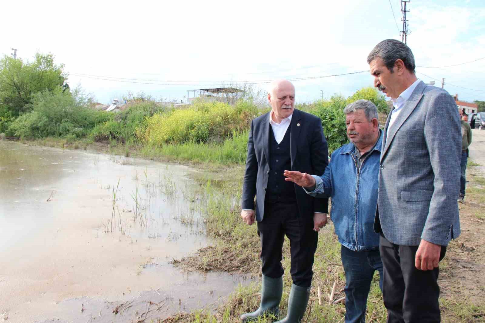 TZOB Genel Başkanı Bayraktar, Manisa’da su altında kalan tarım arazilerini inceledi, destek çağrısı yaptı
TZOB Genel Başkanı Bayraktar, Manisa’da su altında kalan tarım arazilerini inceledi, destek çağrısı yaptı