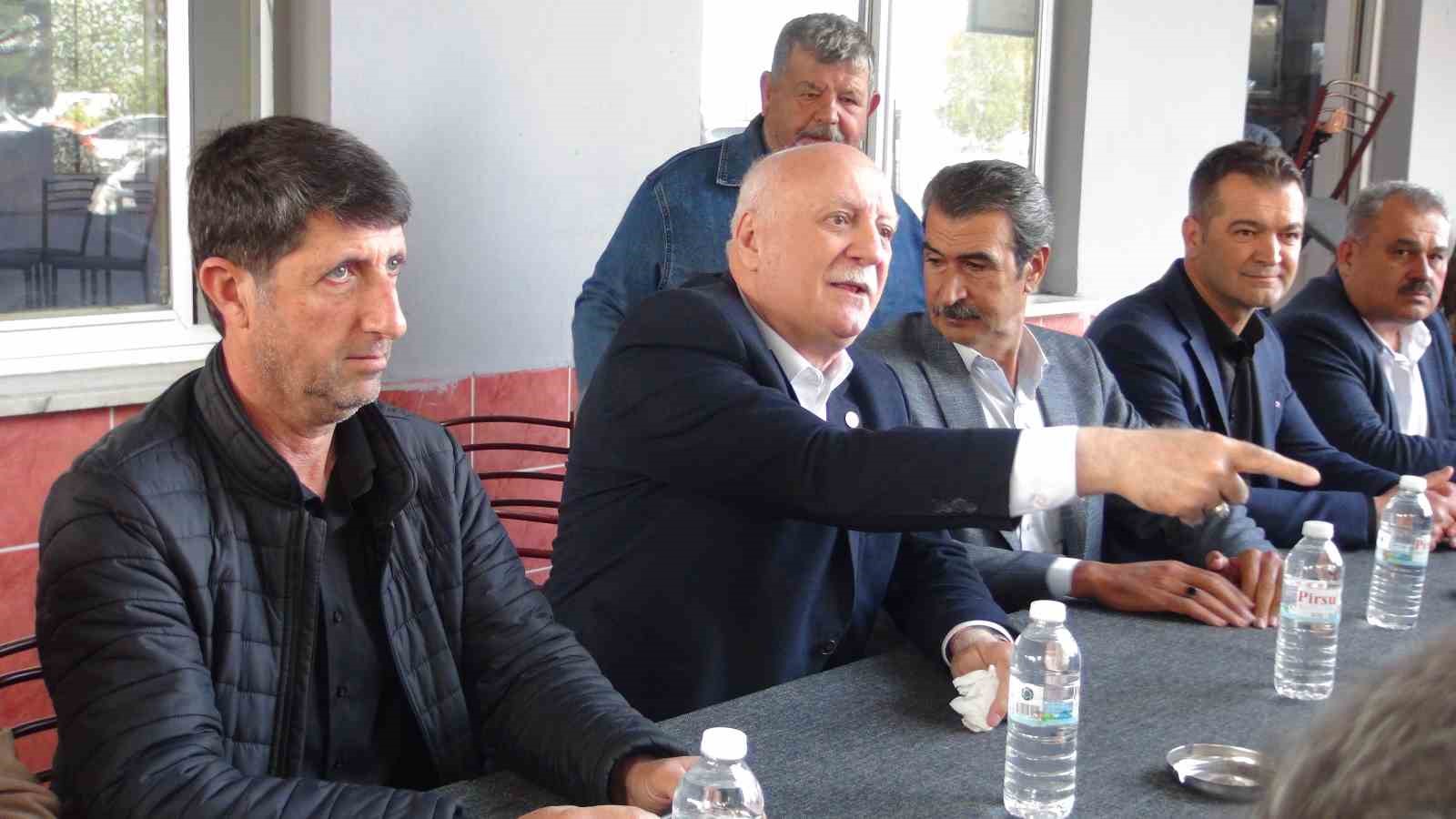 TZOB Genel Başkanı Bayraktar, Manisa’da su altında kalan tarım arazilerini inceledi, destek çağrısı yaptı
TZOB Genel Başkanı Bayraktar, Manisa’da su altında kalan tarım arazilerini inceledi, destek çağrısı yaptı