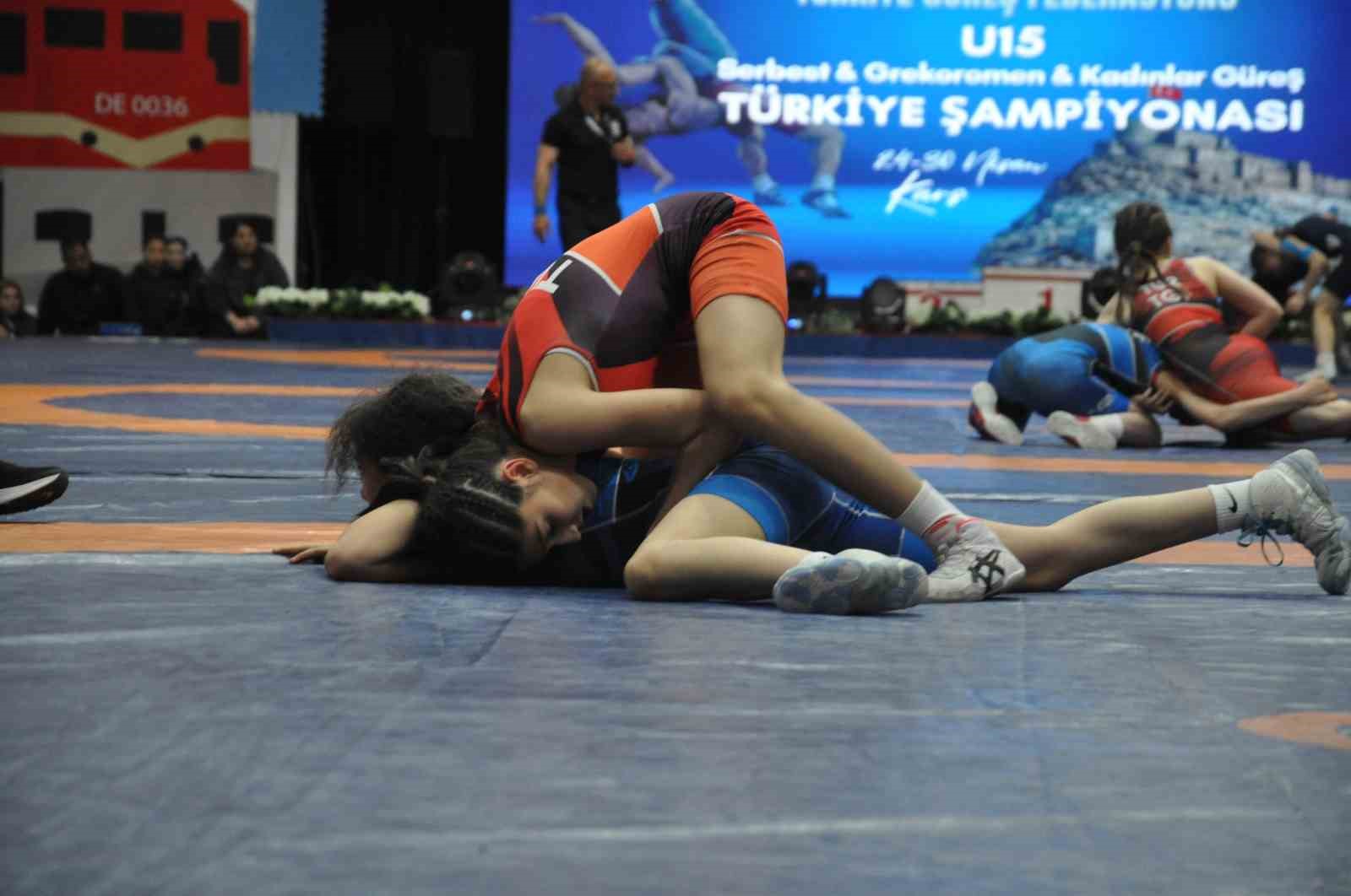 U15 Türkiye Güreş Şampiyonası Kars’ta devam ediyor
