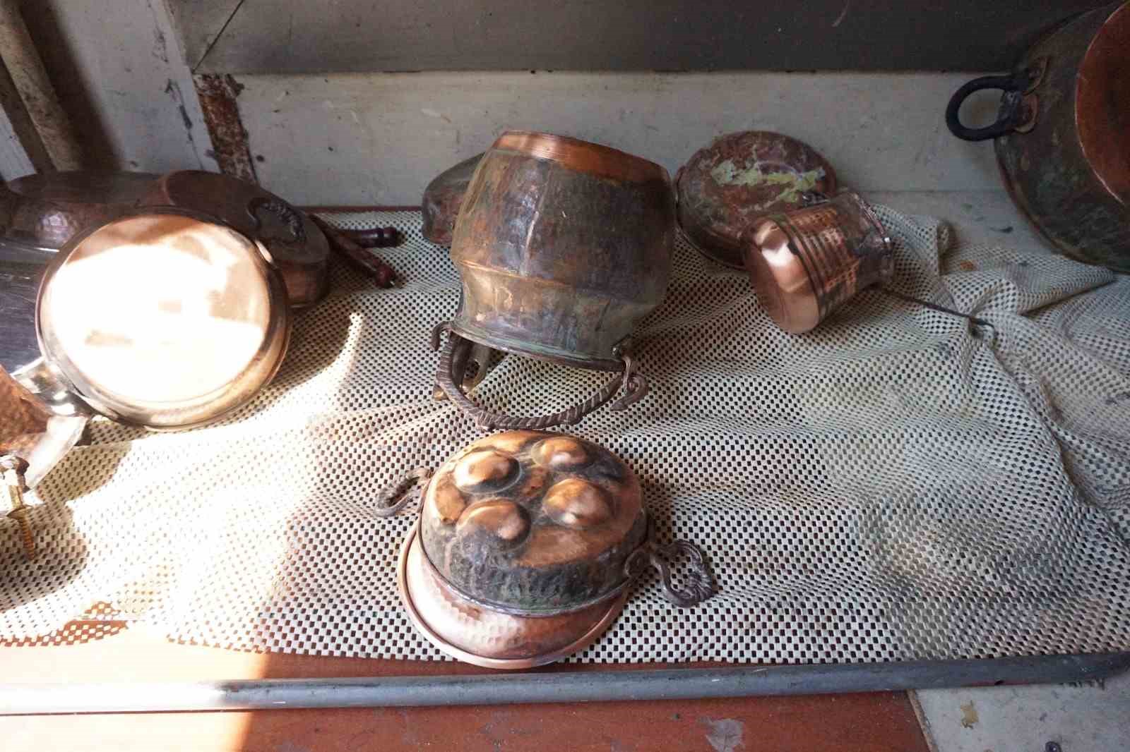 Üç kuşaktır ateşe ve örse hayat veren kalaycı ailesi mesleğin geleceğinden endişeli
