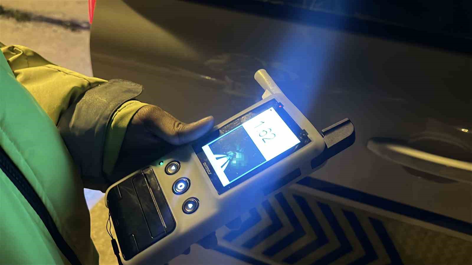 Üçüncü kez alkolden yakalanmamak için polisin üstüne araç sürüp kaçtı, yarım milyon lira ceza yedi
