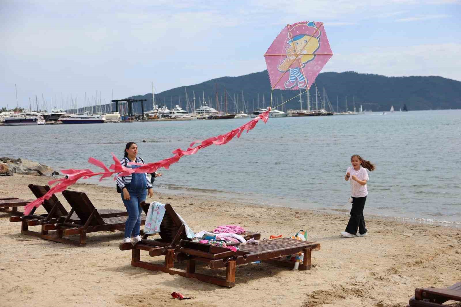 Uçurtmalar gökyüzünü, çocuklar da Burunucu’nu renklendirdi
