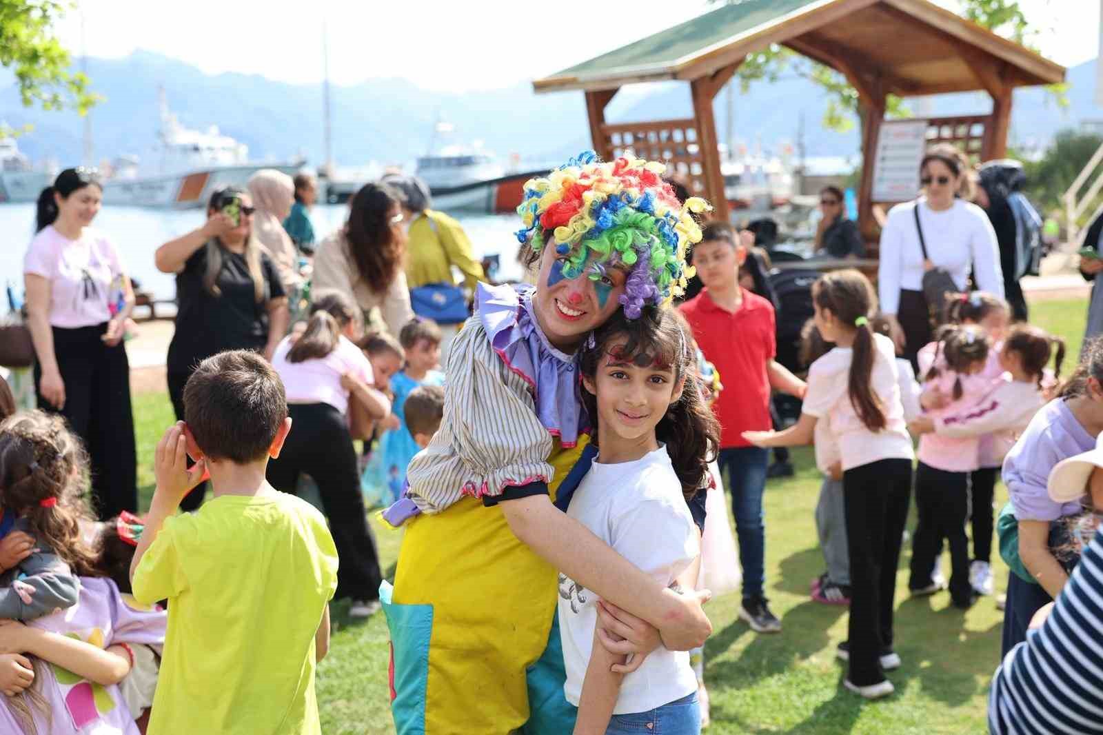 Uçurtmalar gökyüzünü, çocuklar da Burunucu’nu renklendirdi
