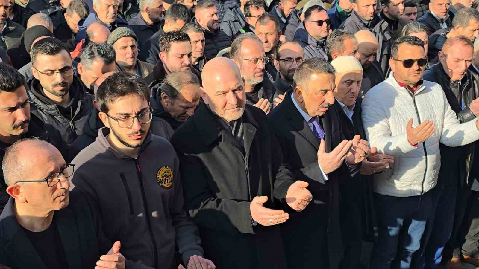 Uçurumdan yuvarlanarak hayatını kaybeden iş adamı toprağa verildi
