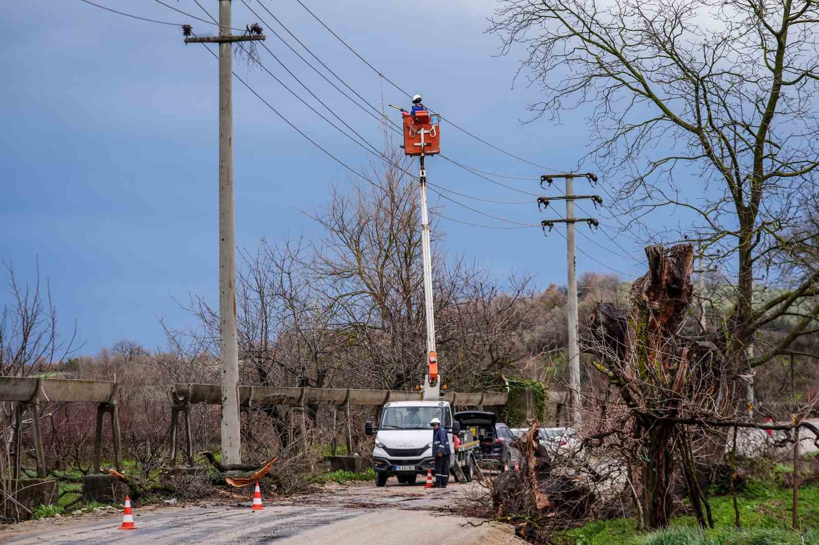 UEDAŞ olumsuz hava şartlarına karşı teyakkuzda
