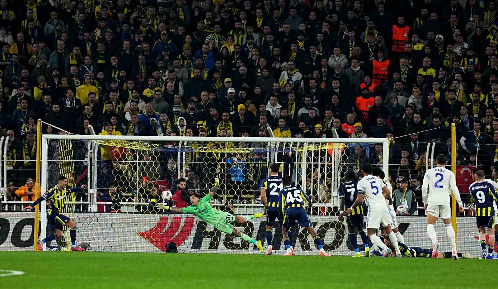 UEFA Avrupa Ligi: Fenerbahçe: 0 - Aston Villa: 1 (İlk yarı)
UEFA Avrupa Ligi: Fenerbahçe: 0 - Aston Villa: 1 (İlk yarı)