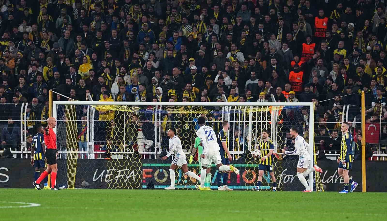 UEFA Avrupa Ligi: Fenerbahçe: 0 - Aston Villa: 1 (İlk yarı)
UEFA Avrupa Ligi: Fenerbahçe: 0 - Aston Villa: 1 (İlk yarı)