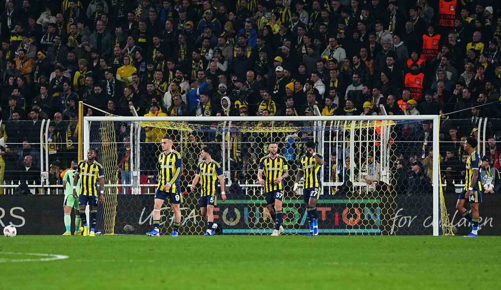 UEFA Avrupa Ligi: Fenerbahçe: 0 - Aston Villa: 1 (İlk yarı)
UEFA Avrupa Ligi: Fenerbahçe: 0 - Aston Villa: 1 (İlk yarı)