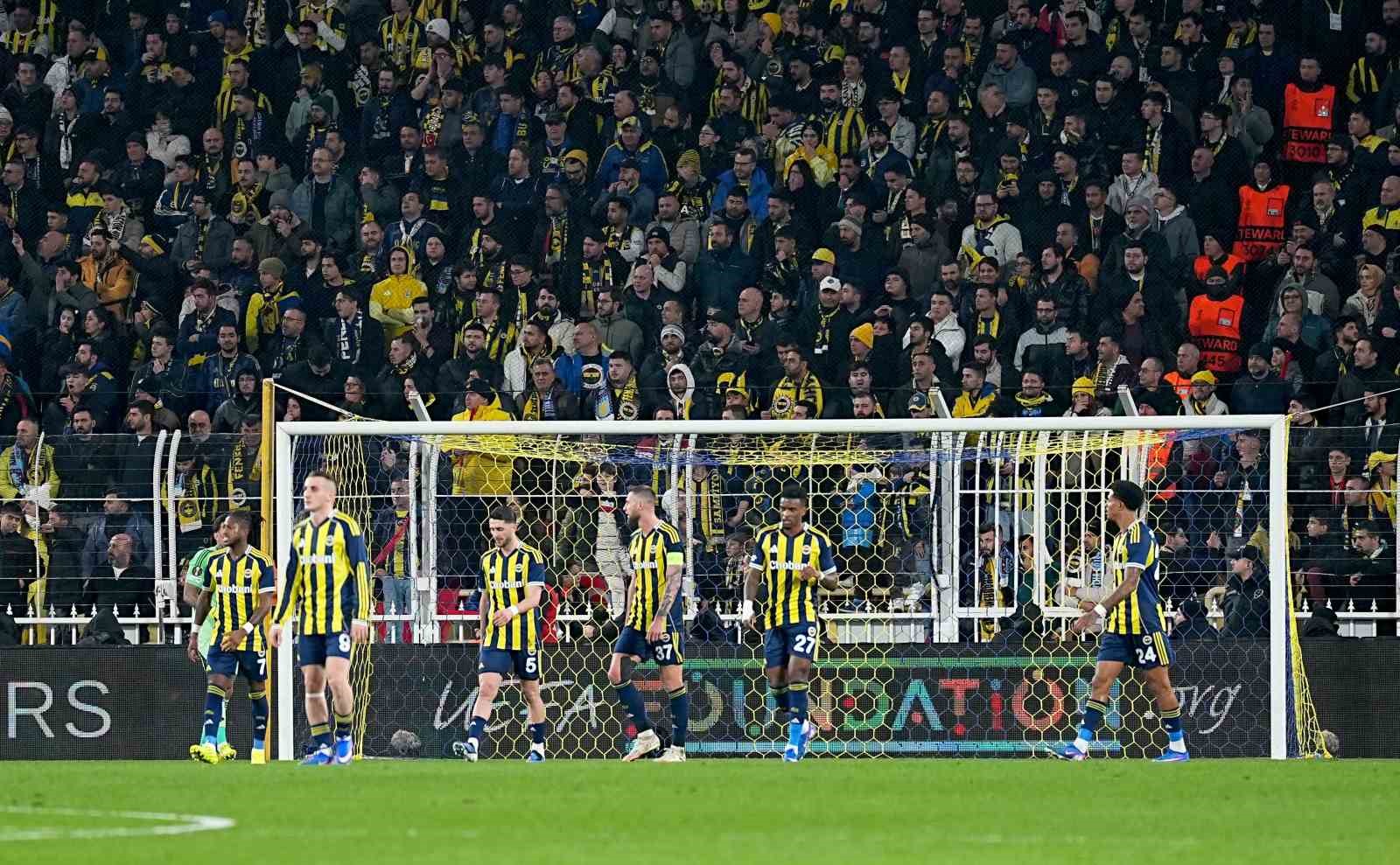 UEFA Avrupa Ligi: Fenerbahçe: 0 - Aston Villa: 1 (İlk yarı)
UEFA Avrupa Ligi: Fenerbahçe: 0 - Aston Villa: 1 (İlk yarı)