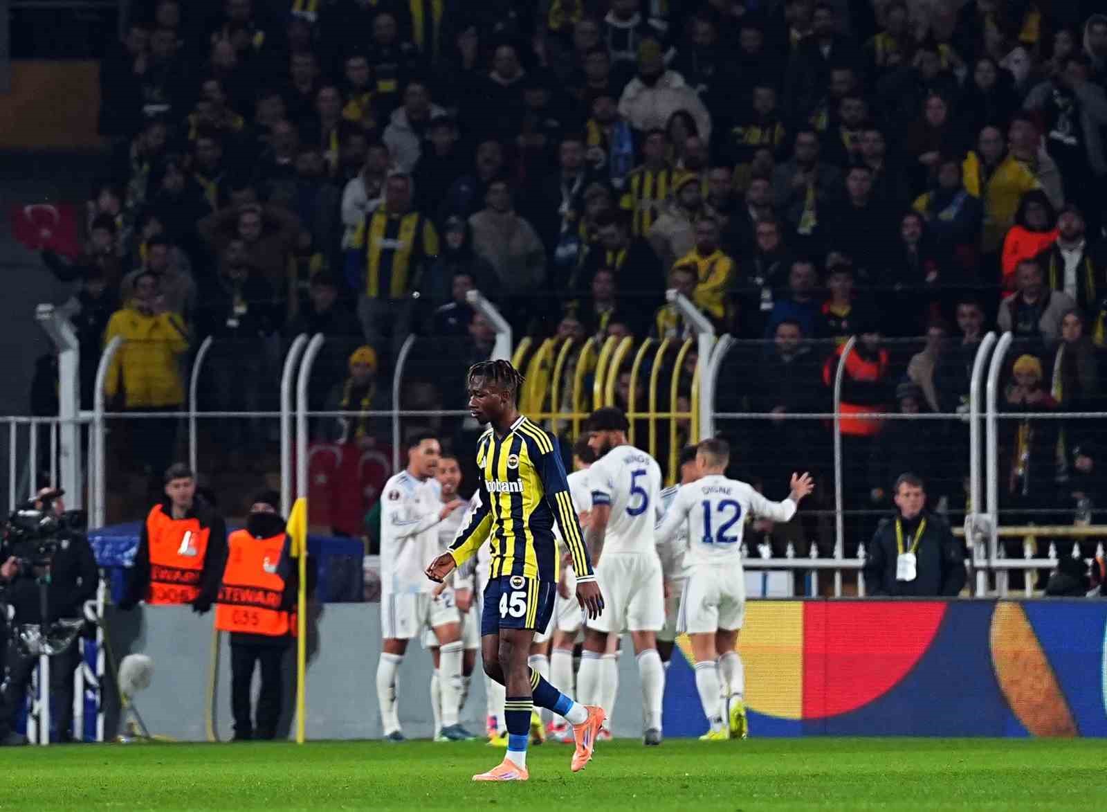 UEFA Avrupa Ligi: Fenerbahçe: 0 - Aston Villa: 1 (İlk yarı)
UEFA Avrupa Ligi: Fenerbahçe: 0 - Aston Villa: 1 (İlk yarı)