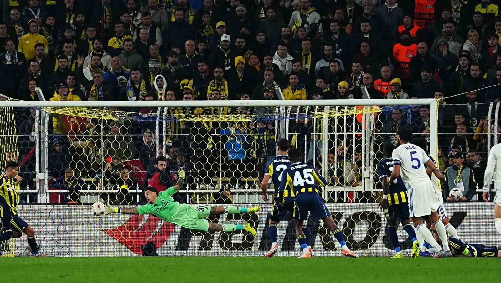 UEFA Avrupa Ligi: Fenerbahçe: 0 - Aston Villa: 1 (İlk yarı)
UEFA Avrupa Ligi: Fenerbahçe: 0 - Aston Villa: 1 (İlk yarı)