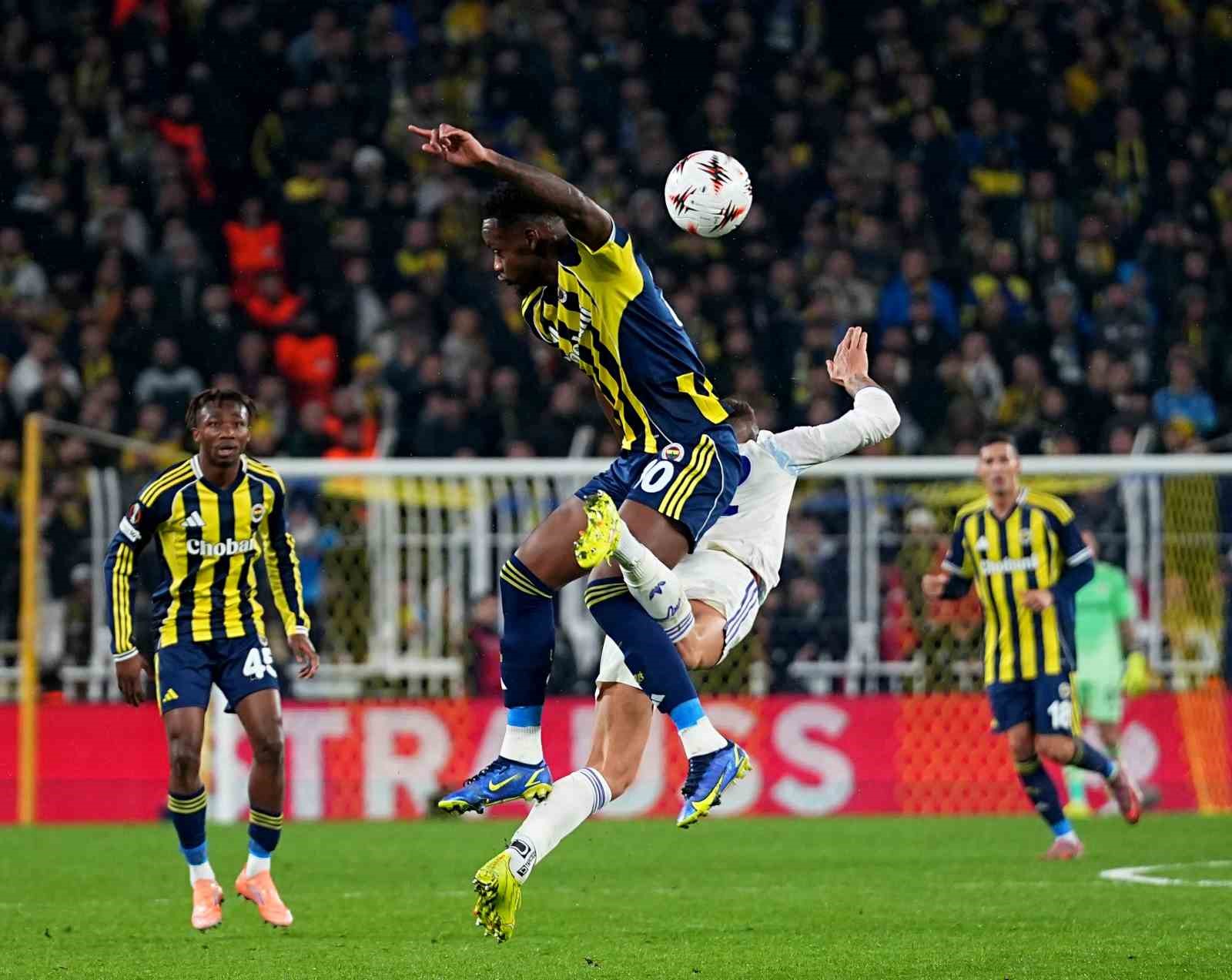 UEFA Avrupa Ligi: Fenerbahçe: 0 - Aston Villa: 1 (İlk yarı)
UEFA Avrupa Ligi: Fenerbahçe: 0 - Aston Villa: 1 (İlk yarı)