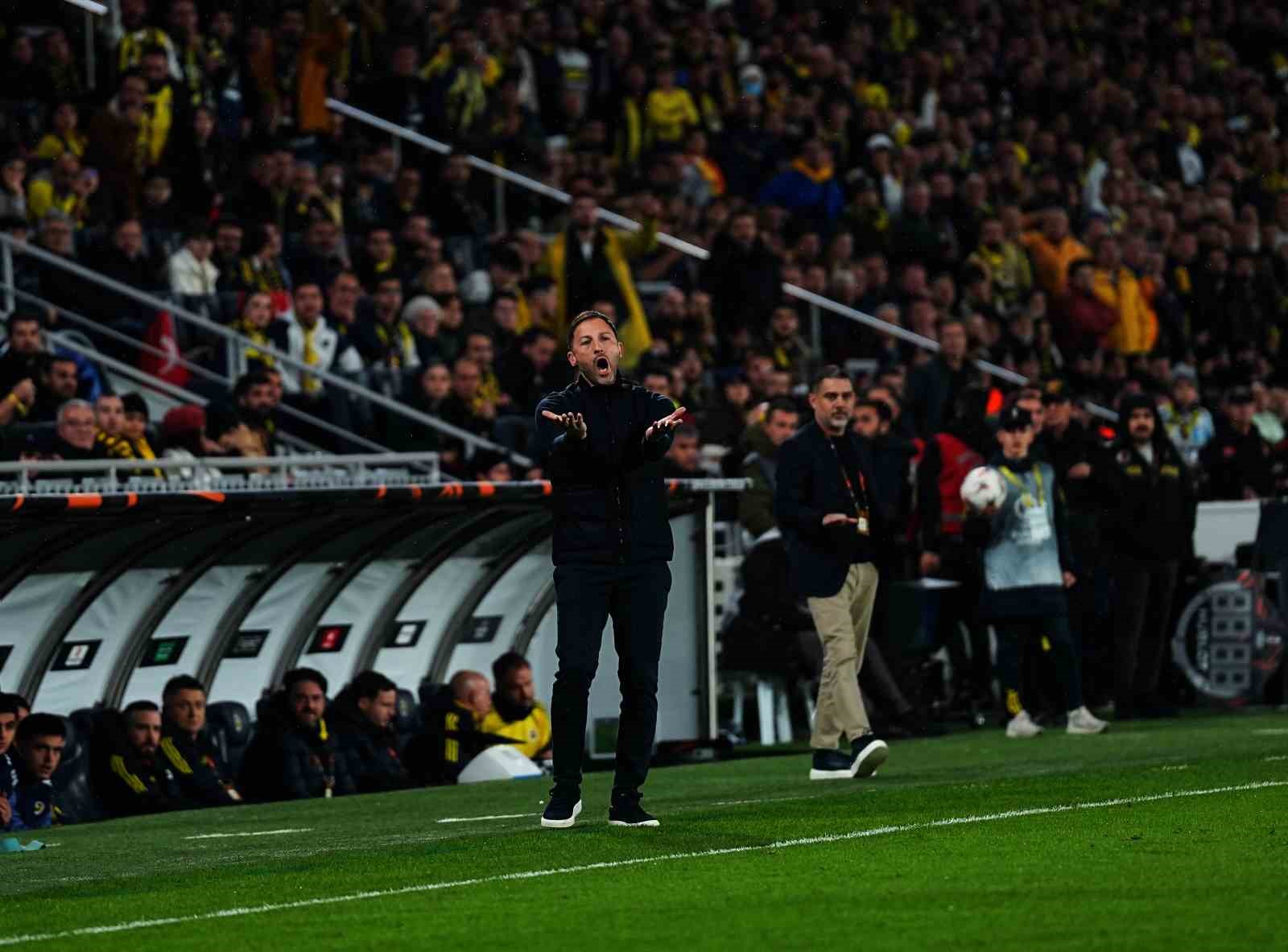 UEFA Avrupa Ligi: Fenerbahçe: 0 - Aston Villa: 1 (İlk yarı)
UEFA Avrupa Ligi: Fenerbahçe: 0 - Aston Villa: 1 (İlk yarı)