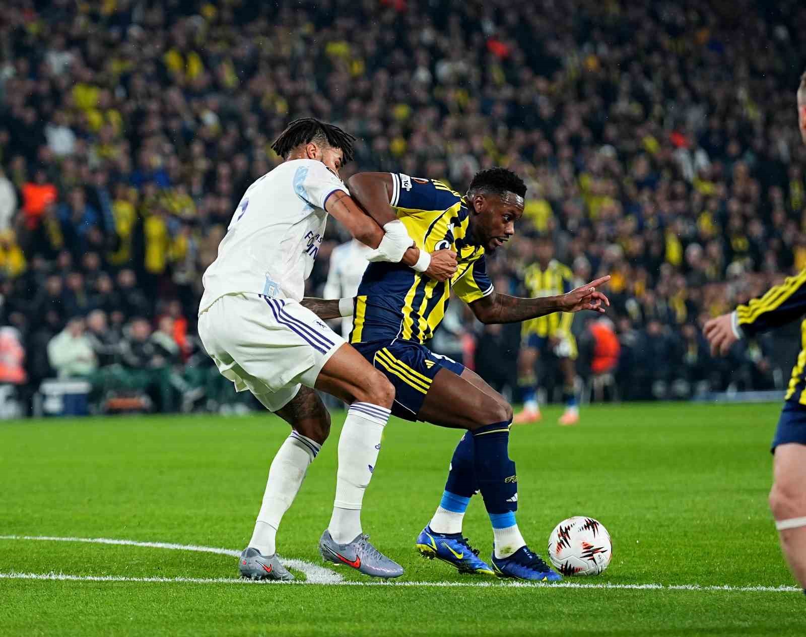 UEFA Avrupa Ligi: Fenerbahçe: 0 - Aston Villa: 1 (İlk yarı)
UEFA Avrupa Ligi: Fenerbahçe: 0 - Aston Villa: 1 (İlk yarı)