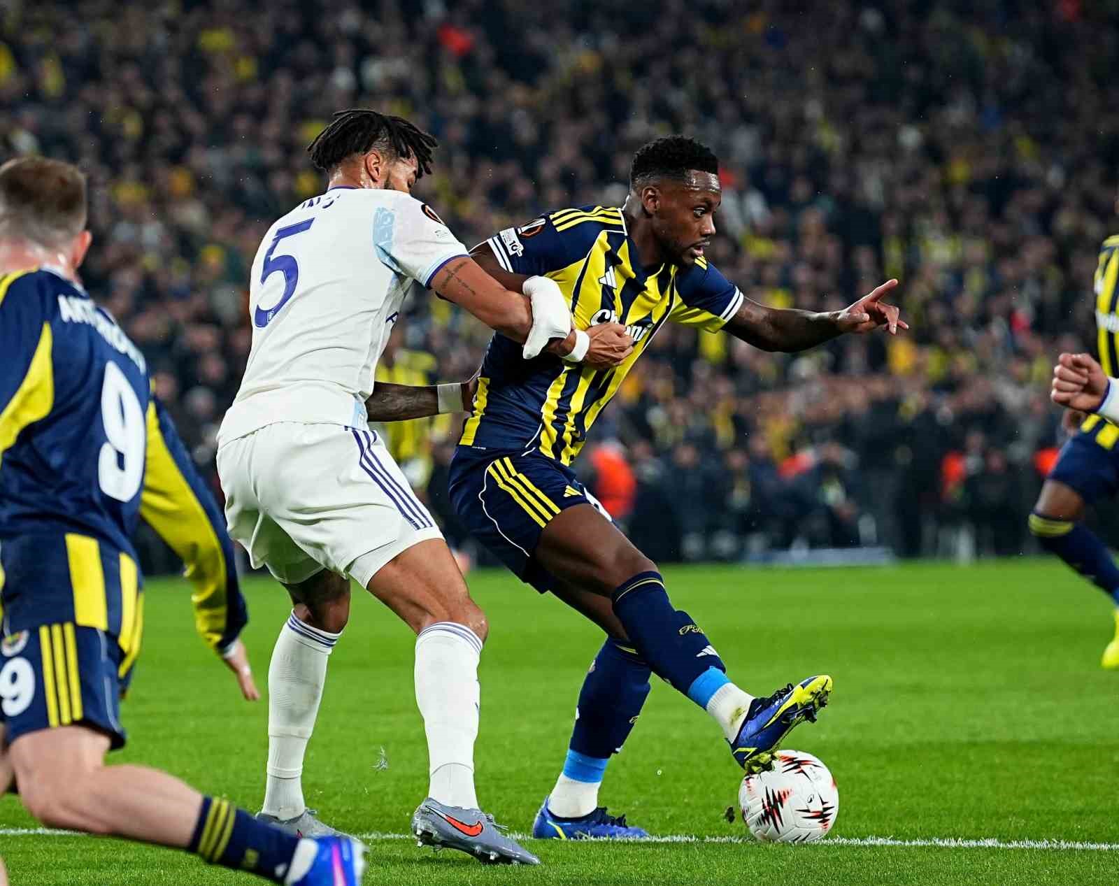 UEFA Avrupa Ligi: Fenerbahçe: 0 - Aston Villa: 1 (İlk yarı)
UEFA Avrupa Ligi: Fenerbahçe: 0 - Aston Villa: 1 (İlk yarı)