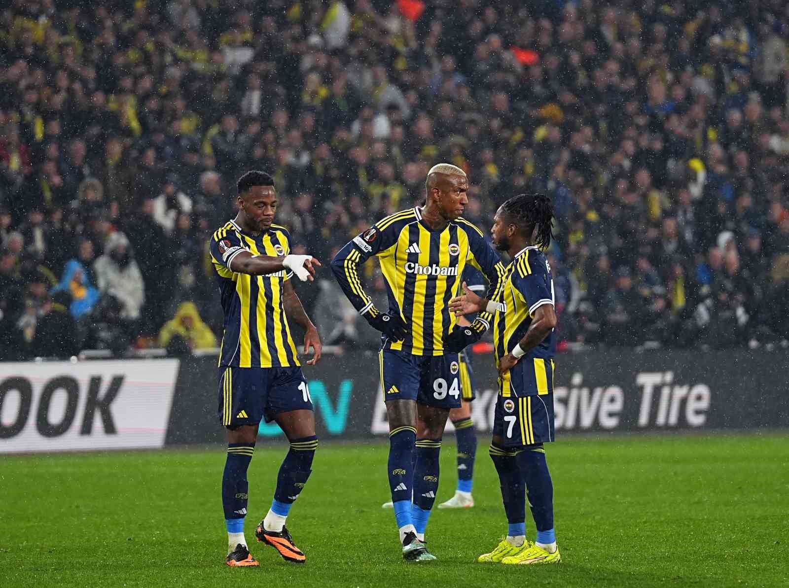 UEFA Avrupa Ligi: Fenerbahçe: 0 - Aston Villa: 1 (Maç sonucu)
UEFA Avrupa Ligi: Fenerbahçe: 0 - Aston Villa: 1 (Maç sonucu)