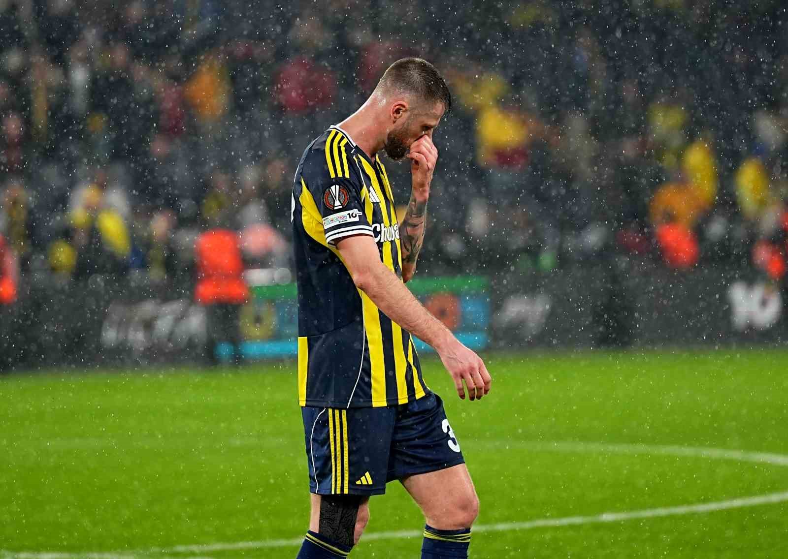 UEFA Avrupa Ligi: Fenerbahçe: 0 - Aston Villa: 1 (Maç sonucu)
UEFA Avrupa Ligi: Fenerbahçe: 0 - Aston Villa: 1 (Maç sonucu)
