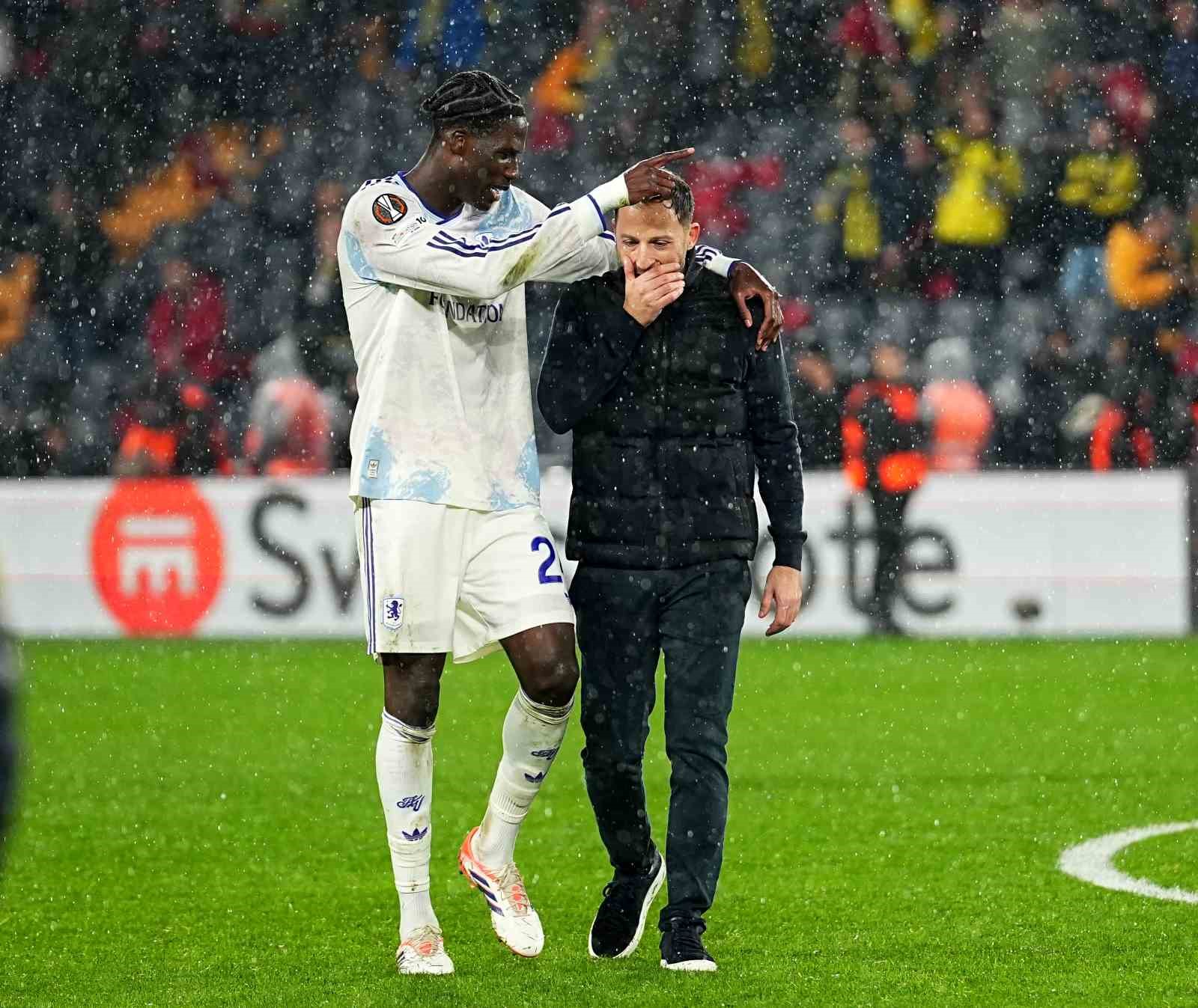 UEFA Avrupa Ligi: Fenerbahçe: 0 - Aston Villa: 1 (Maç sonucu)
UEFA Avrupa Ligi: Fenerbahçe: 0 - Aston Villa: 1 (Maç sonucu)