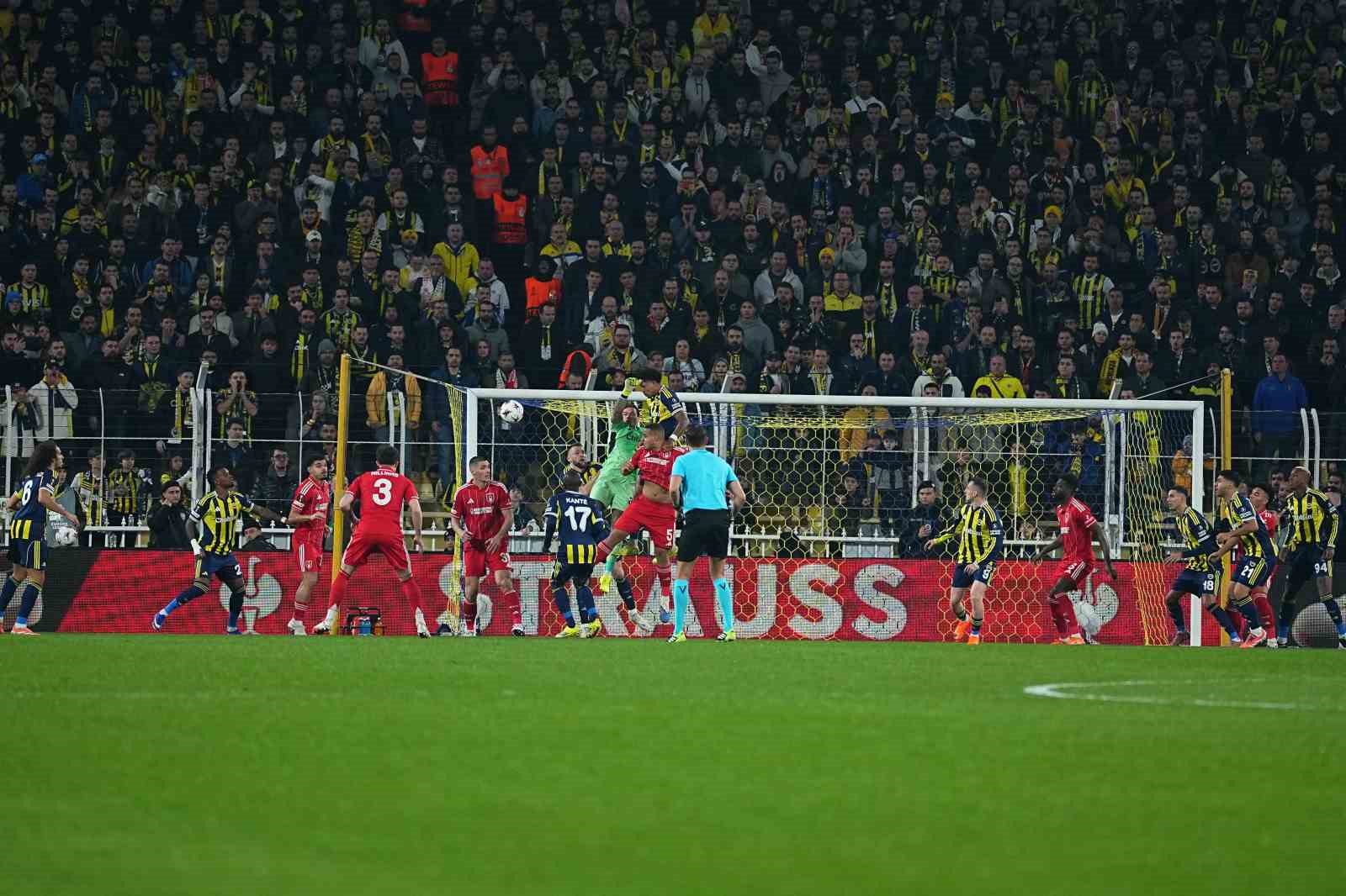 UEFA Avrupa Ligi: Fenerbahçe: 0 - Nottingham Forest: 0 (Maç devam ediyor)
