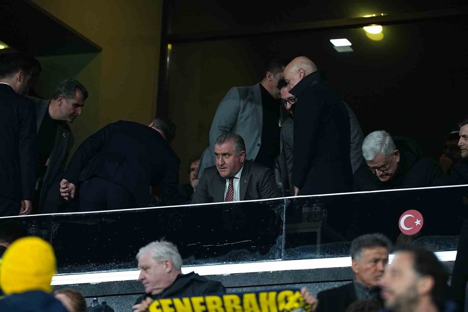 UEFA Avrupa Ligi: Fenerbahçe: 0 - Nottingham Forest: 0 (Maç devam ediyor)
