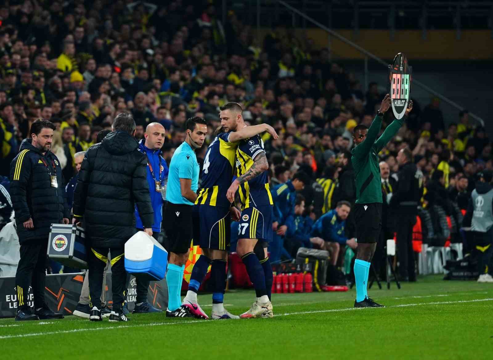 UEFA Avrupa Ligi: Fenerbahçe: 0 - Nottingham Forest: 2 (İlk yarı)
