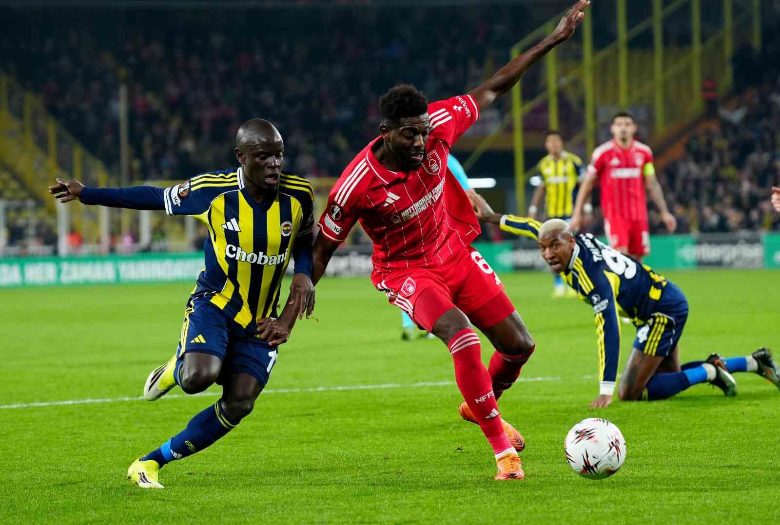 UEFA Avrupa Ligi: Fenerbahçe: 0 - Nottingham Forest: 2 (İlk yarı)
