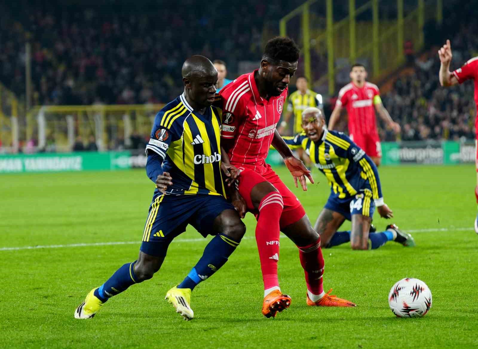 UEFA Avrupa Ligi: Fenerbahçe: 0 - Nottingham Forest: 2 (İlk yarı)
