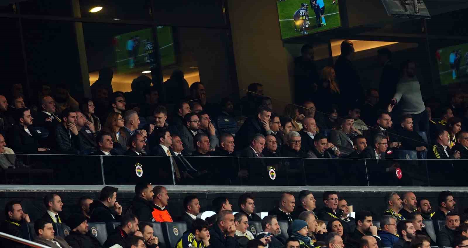 UEFA Avrupa Ligi: Fenerbahçe: 0 - Nottingham Forest: 2 (İlk yarı)
