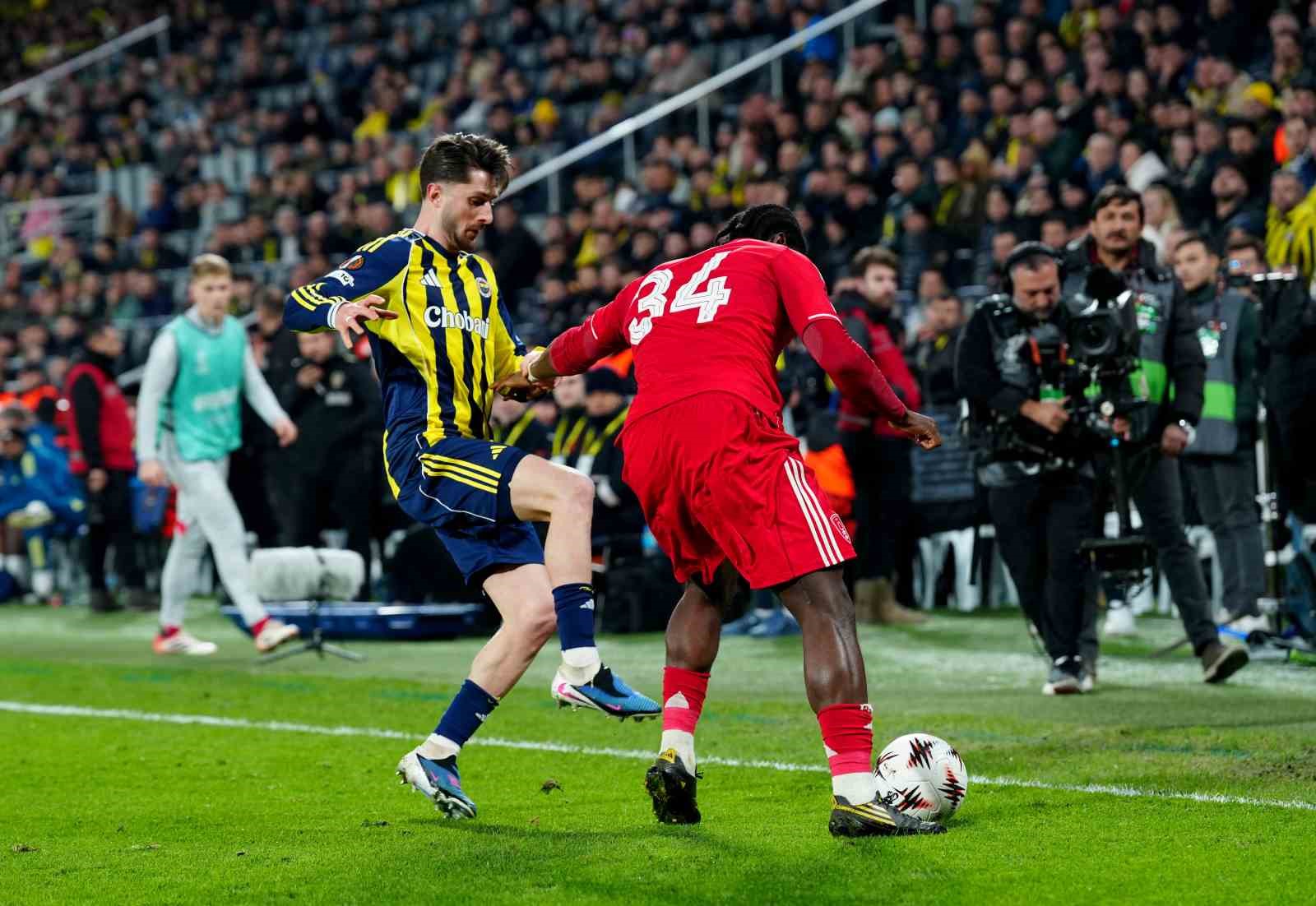 UEFA Avrupa Ligi: Fenerbahçe: 0 - Nottingham Forest: 3 (Maç sonucu)
UEFA Avrupa Ligi: Fenerbahçe: 0 - Nottingham Forest: 3 (Maç sonucu)