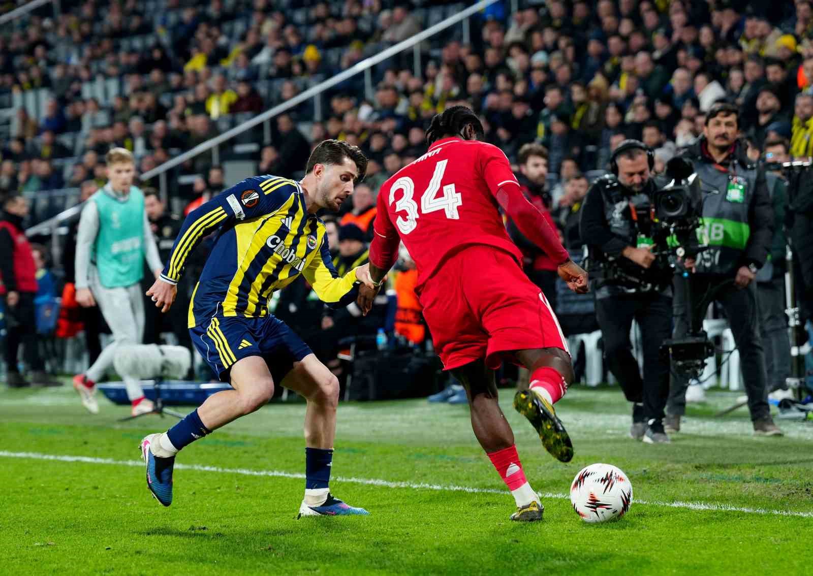 UEFA Avrupa Ligi: Fenerbahçe: 0 - Nottingham Forest: 3 (Maç sonucu)
UEFA Avrupa Ligi: Fenerbahçe: 0 - Nottingham Forest: 3 (Maç sonucu)