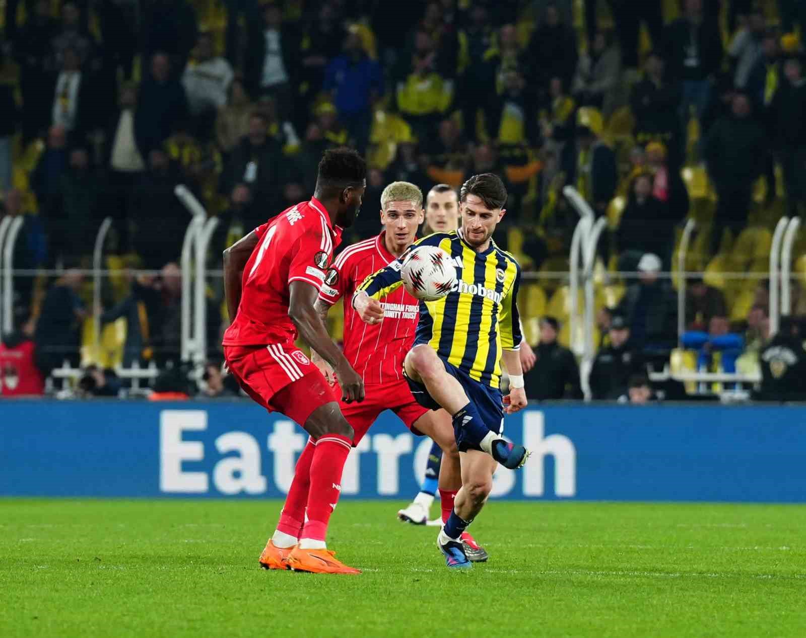 UEFA Avrupa Ligi: Fenerbahçe: 0 - Nottingham Forest: 3 (Maç sonucu)
UEFA Avrupa Ligi: Fenerbahçe: 0 - Nottingham Forest: 3 (Maç sonucu)